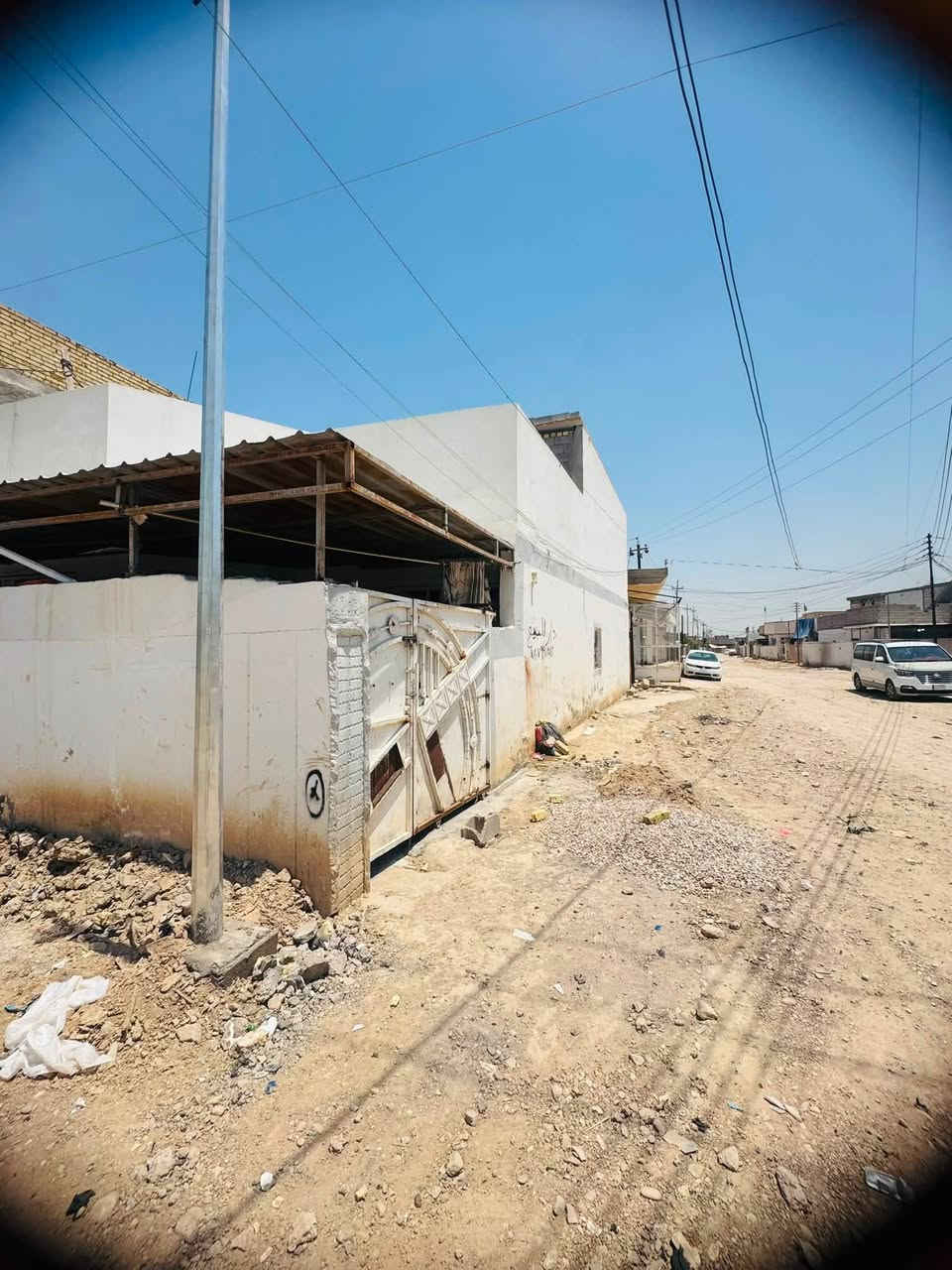 بيت للبيع منطقت حراس شارع الحسينية ركن لاستفسار على رقم ***********
