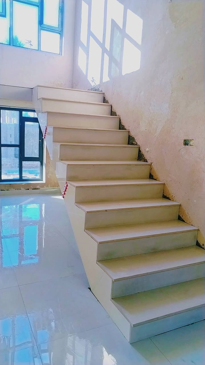 جانب الدرج بدقه فول الفول
عمار الكعبي ***********
