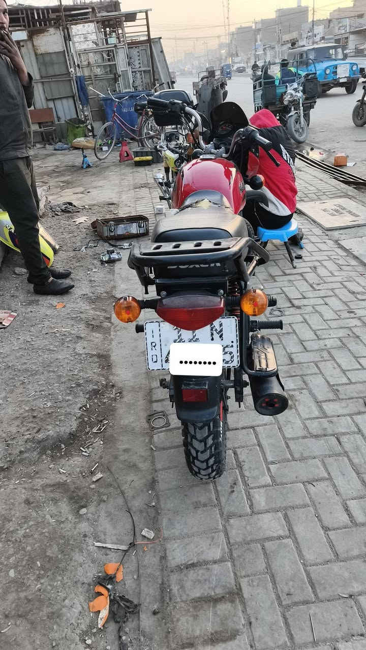 السلام عليكم دراجه بوكسر مديل23 للبيع رقم نكليزي تحويل ثاني يوم  دراجه كفاله كلشي بيه شغال تكلب وتقتنع يلا تروح مكان بغداد حي اور سبع قصور  سعر ثنين وثمنميه للتصال ***********
