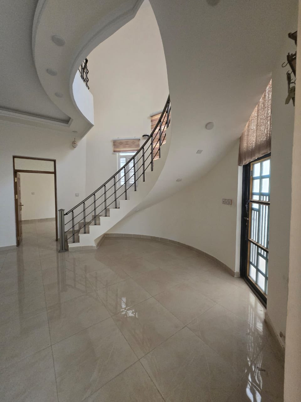 🏠 بيت للايجار

📍 العنوان: حي الإسكان قرب مدرسة السرور
✨ المواصفات:
 • غرفتين نوم
 • صالة
 • استقبال
 • مطبخ
 • صحيات
 • البيت نظيف جداً ومرتب

🔺#للاستفسار مراسله واتساب ع الرقم التالي 

http://wa.me/+964*********** مقتدى 📲

http://wa.me/+964*********** 📲 حسن 
—————————————————————
او زيارة مكتبنا 
🔺مكتب دره المشرق للاستثمار والتطوير العقاري 
🔺العنوان:-حي الجزائر الشارع العام قرب مأكولات تشرين
