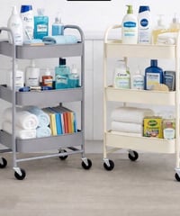 سلة تنظيم بثلاثة طوابق مصنوعة من معدن مقاوم للصدأ مزودة بعجلات لسهولة ...