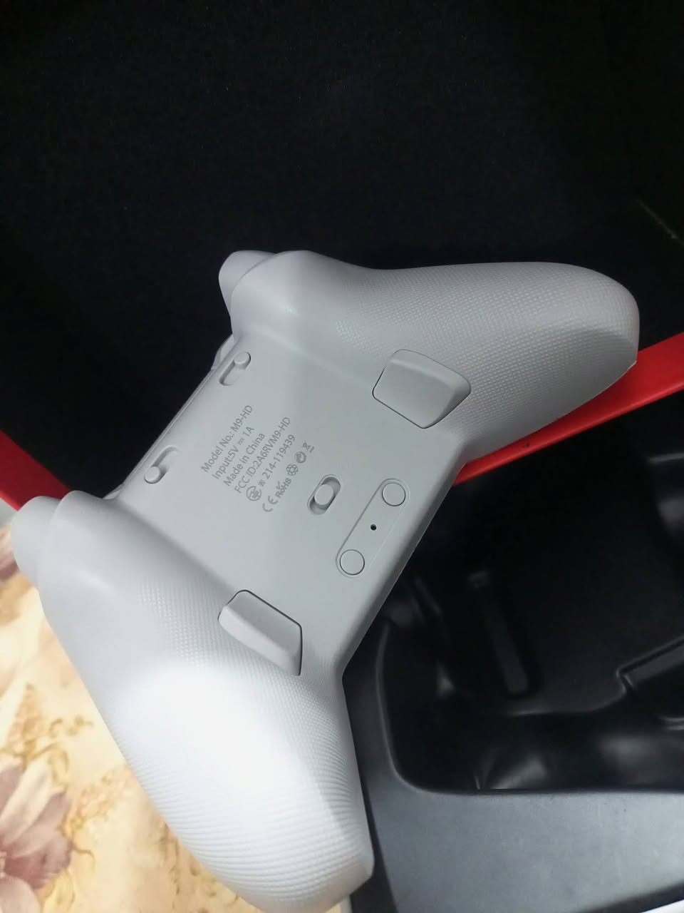 من رخصة الادمن/متوفر هذه وحدة تحكم ألعاب MOBAPAD Huben M9 BT اللاسلكية.
تتوافق مع أجهزة Nintendo Switch و PC و Android و iOS.
تتميز بمحرك خطي عالي الدقة (HD Linear Motor).
تحتوي على عصي تحكم (ALPS Sticks).
مزودة بمشغلات تأثير القاعة الخطية (Linear Hall-Effect Triggers) وأزرار ميكانيكية.
تتضمن جيروسكوب مدمج سداسي المحاور./سعر 55 الف متوفر توصيل مكاني بغداد الاعتماد كارت 5اسيا


**إذا كنت صاحب هذا الإعلان وتريد حذفه لأي سبب، رجاءا أرسل رسالة إلى الدعم الفني**