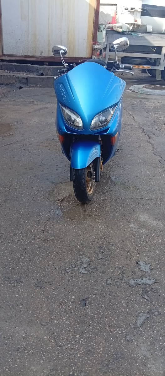 السلام عليكم دراجه فورزه 08للبيع الدراجه خير من الله واحله من الصوره بهواي الكامره تظلمهه للاستفسار ***********
