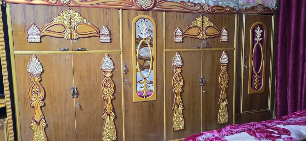 غرفه للبيع بعدهي جديدة مثل متشوف بعينك الشراي يتصل .***********
