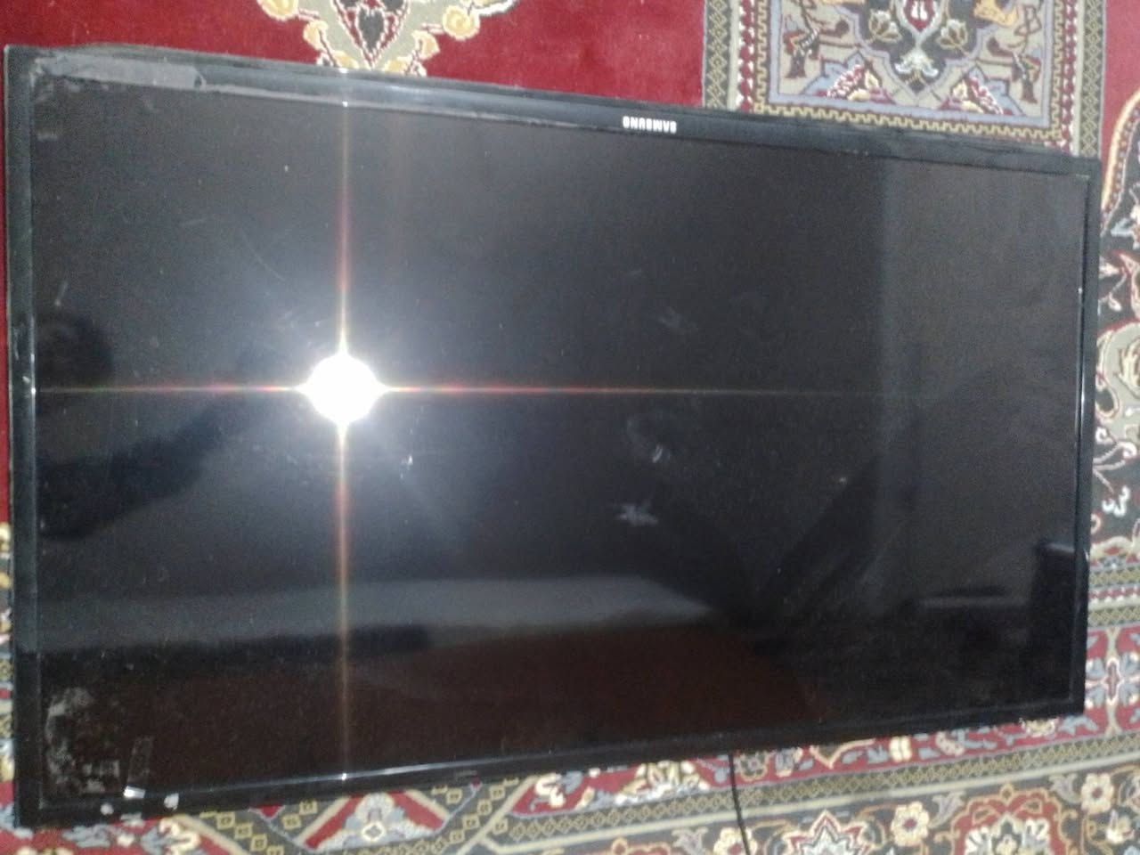 تلفزون سامسونك حجم 42 بدون انترنيت السعر 100 التواصل عل وتساب الرقم ***********
