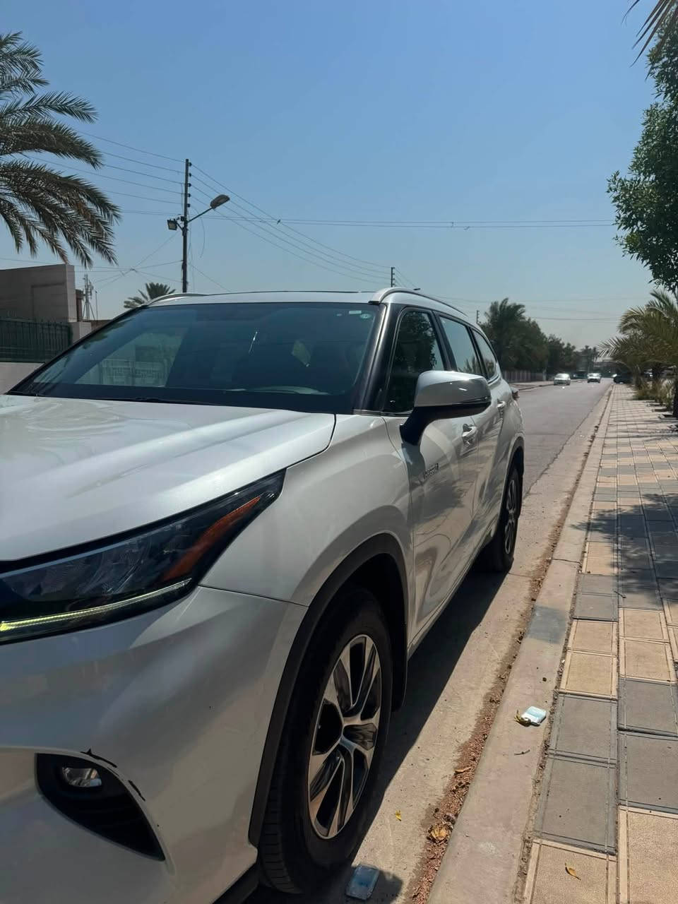 � للبيع | تويوتا هايلندر GLE هايبرد 2023
✨ سيارة نظيفة جدًا وجاهزة للاستخدام، مواصفات خليجية.

🔹 موديل: 2023
🔹 محرك: 2.5 هايبرد
🔹 قير: أوتوماتيك
🔹 4 سلندر
🔹 ممشى: 84,000 كم
🔹 اللون: أبيض
🔹 داخلية: قماش
🔹 7 مقاعد
🔹 خليجي كفاله 
🔹 لوحة: السليمانية (خصوصي)

المواصفات:
✅ شاشة
✅ كاميرا خلفية
✅ بصمة + تشغيل بصمة
✅ زر تشغيل (Start)
✅ فتحة سقف
✅ Apple CarPlay
✅ شاحن لاسلكي
✅ نظام المفتاح الذكي
✅ نوافذ كهربائية
✅ قفل مركزي للأبواب
✅ التحكم على المنحدرات
✅ مصابيح LED
✅ تبريد خلفي
✅ صندوق كهربائي

💰 السعر: 36,000 دولار (قابل للتفاوض ).

📞 للاستفسار: ***********

السيارة تستحق المشاهدة، والفحص بأي مكان يختاره المشتري
