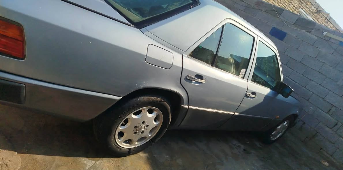 السلام عليكم مر خصت الادمن سياره مرسيدس دب للبيع رقم بغداد  مشروع وطني موديل 1988مكفوله كص ونقل  جثه حداده 90% مكينة وكير ثنين ونص سياره حلوه دواخل سعرها48ورقه وبيها مجال العنوان الرفاعي ***********
