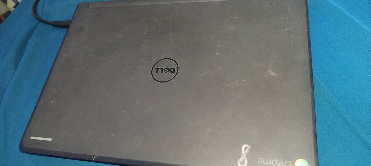 لابتوب للبيع كامل ملحقاته السعر 
٣٥ للاستفسار *********** مكاني كوفه قرب نفق ميسان
