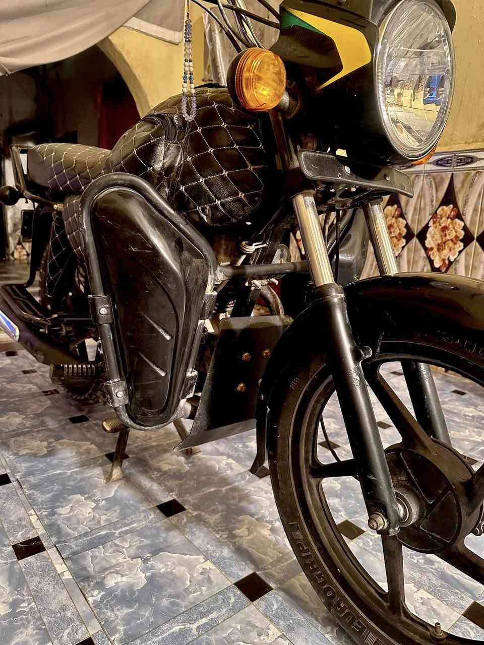 بوكسر موديل 2020 كلاسك رقم بصرة الانكليزي السنوية جديده 2030 مكينة مجفتة بوشة وبستم وكالة الدراجة بحالة جيدة جداً السعر مليونين وبيها مجال رقم تلفوني ***********
