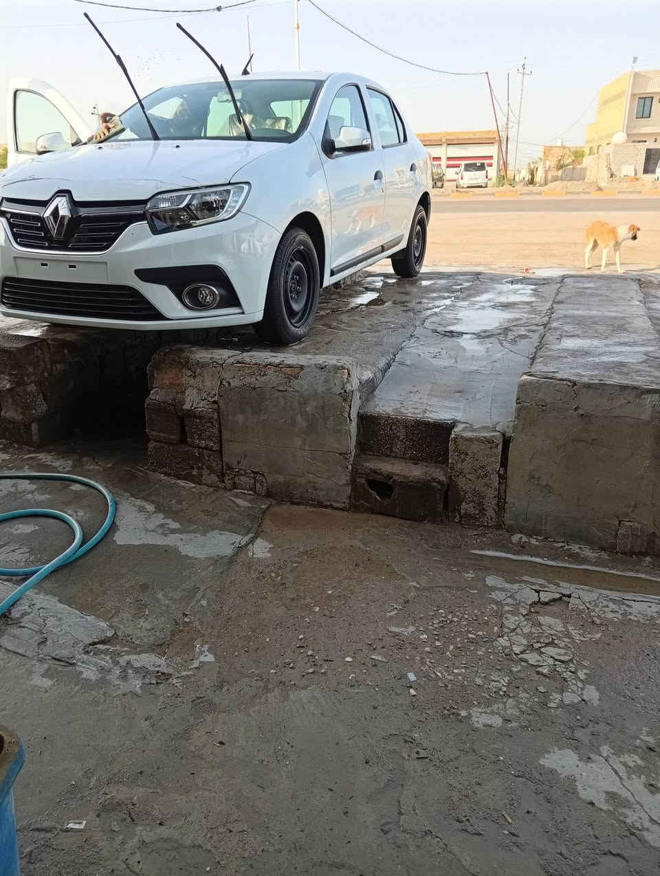 سلام عليكم رينو سمبل مديل 21
زيرو ماشيه 7الف فقط 
رقم بغداد بسمي 
مداور ب اي مكان 
***********
