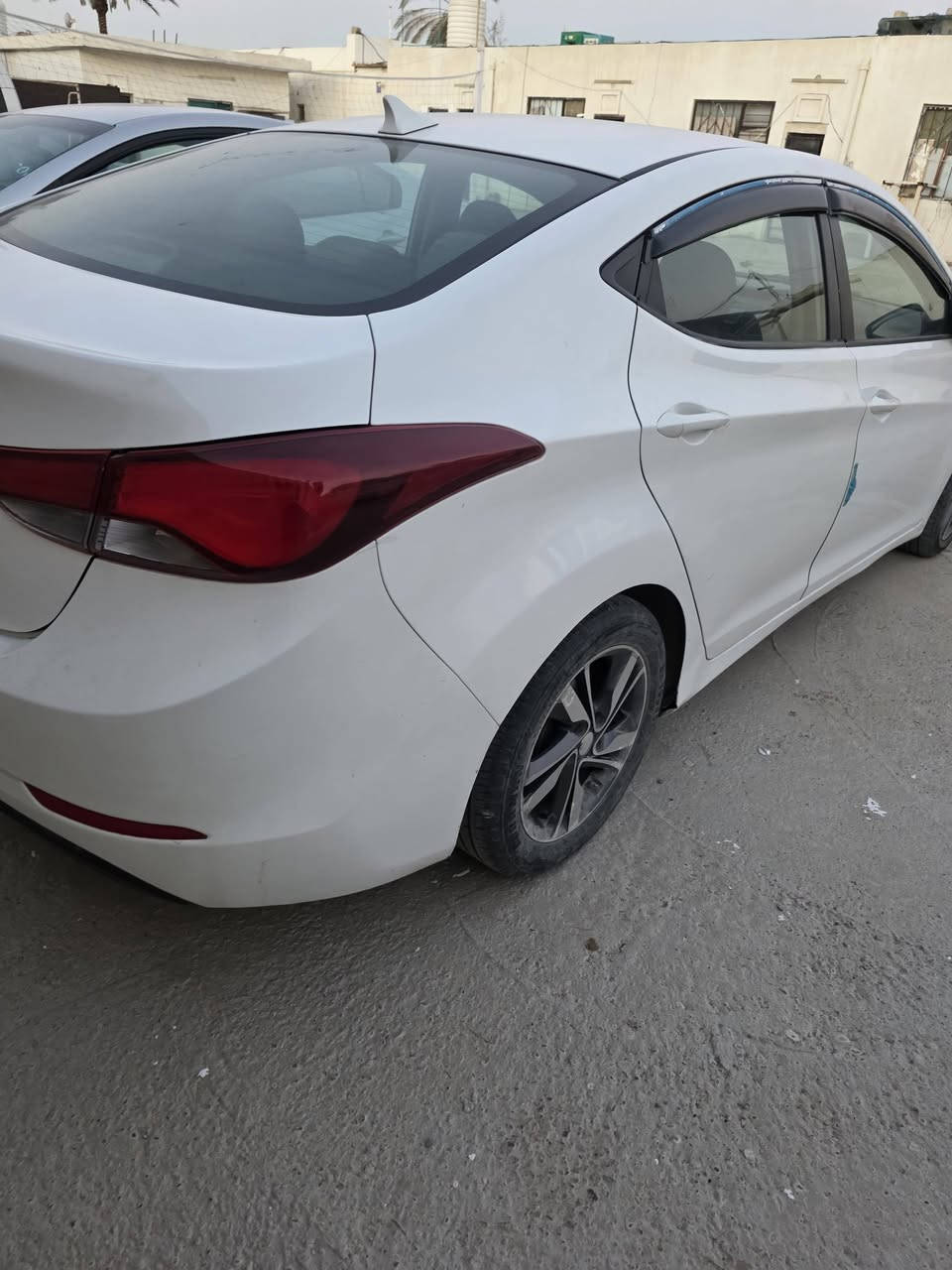 السلام عليكم إلنترا ٢٠١٤وارد امريكي حادثه فقط دعاميه اماميه السياره ليبل واحد مابدل بيه اي قطعه بل عراق صار بيه تكشير بكانات بيه بكانات صبغ بدون تبديل والا ضربه شواصي الغود تكم مقفوله ماشيه ١١٩ رقم بغداد الدولي سكن بغداد السعر 100  الهاتف *********** ماعندي بيه سونار صور حادثه امريكه موجوده
