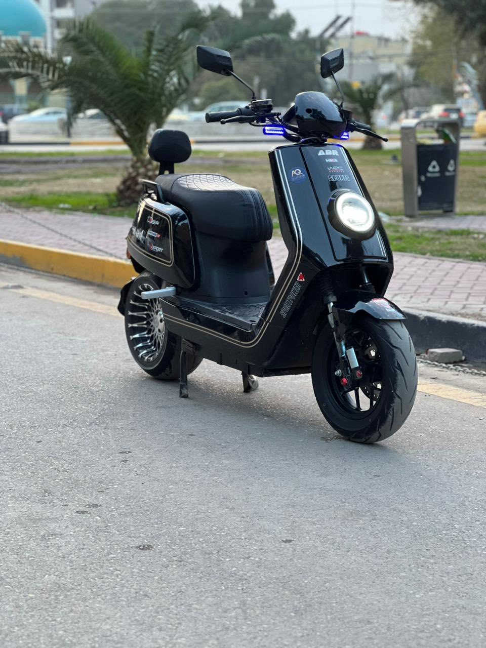 السلام عليكم..دراجه كهربائيه __الكاسحه__ موديل 2025..دخول جديد..عدد البطاريات ..6.. جرافيك ...72.فولت ...55 امبير ...السرعه 140.k ..حقيقي وشرط الفحص...مع الوزن 130.k...حجم الملف( 6000)..دراجه وضع وكاله...جكات شغاله ..كهربائيات كله شغاله..اشاره..دبل اشاره..لايت عالي ناصي هورن سكن ...مابيه اي نقص...شاحنه ذكيه تدعم الشحن السريع والأيقاف الذاتي عند امتلاء البطاريات..وصل المعرض بيه ... ..مكاني بغداد...الشراي يتصل ويدلل 

***********
