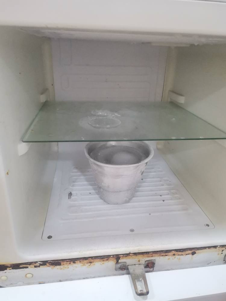 ثلاجه شغاله تجميد فول على فحص سعر 160 وبيها مجال تفاصيل اكثرتصل على رقم ***********
