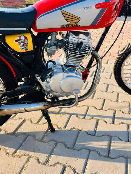 سلام عليكم دراجة للبيع Mkz تعمير كله 25محرك ما مفتوم 
ما بيه اي نقص تجي تشوف بعينك سعر 450بي مجال قليل 
مو شراي لا يتعبني رجأ *********** اتصال خاص مفتوح مكان دراجة حويجه
