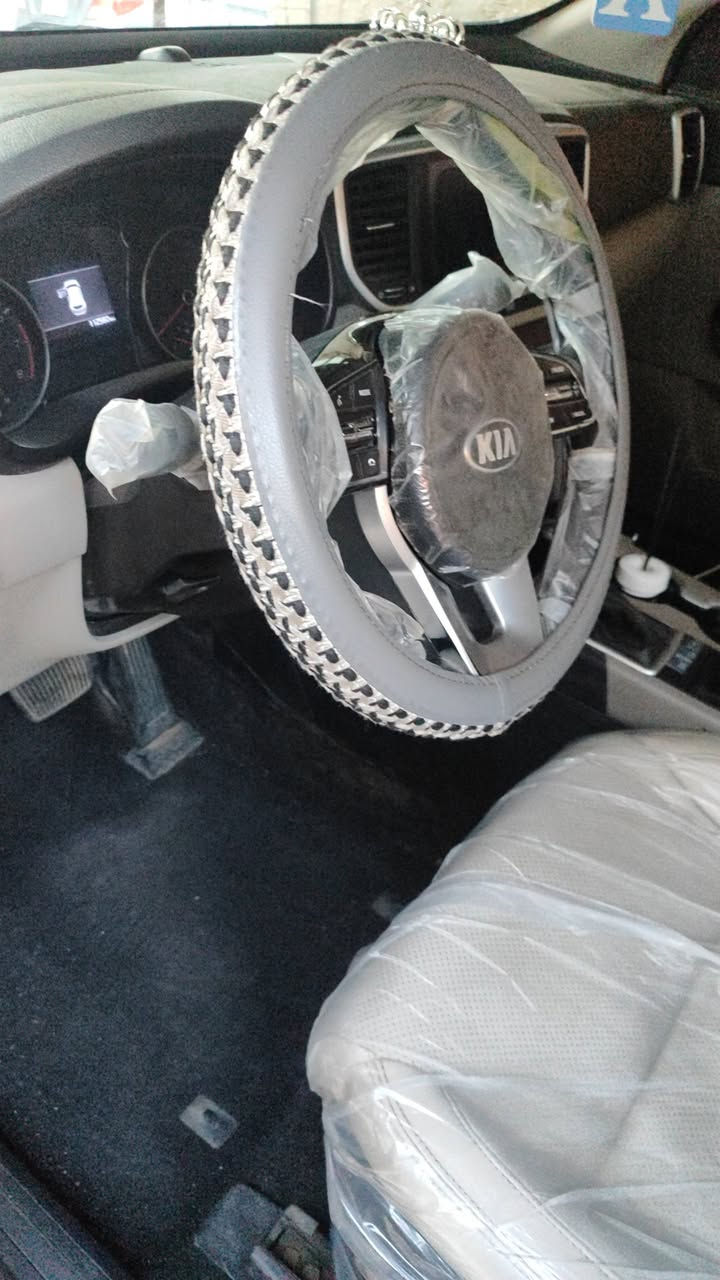 السلام عليكم
سبورتج موديل21 وارد امريكي كفالة عامة من الصبغ والحادث 
ماشية 71 
تبريد قطعتين السيارة كاملة للأخير 
رقم وهزة وسنوية كله جديد وبسمي شرط التحويل 
مكينة 2400 شرط كله عادي وبدون دوانز 
راسلني وادزلك سونارها 
مكاني بغداد 
للاستفسار 
***********
