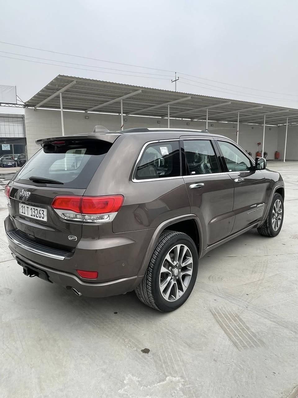 السلام عليكم جيب شيروكي موديل 2018 وارد امريكي حادثه مال امريكه جملغ وبنيد بدون دواخل سونار مرفق مع صور الحادث رقم بغداد انكليزي تحويل مباشر الموصفات اوفر لند فوول الفوول كشنات جلد بنروما شاشه جبيره معروفه موصفات الاوفر لند جاهزه من كلشي كير محرك صدر تخم تاير كله جديد السعر ب 230 وبيه مجال مكان سياره بغداد البياع ***********/***********
