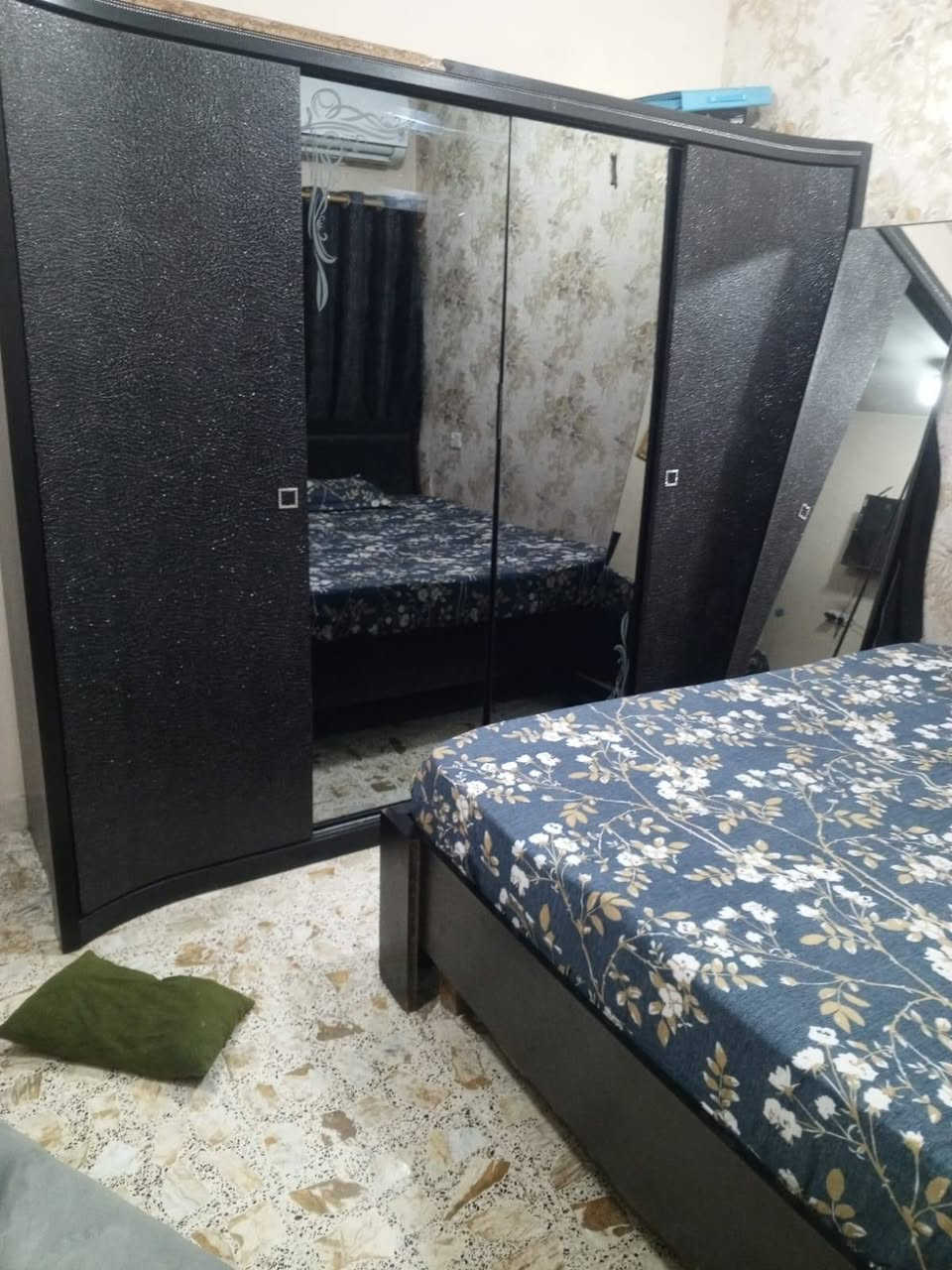 سلام عليكم هاي غرفه للبيع استفسار اكثر عل رقم***********
