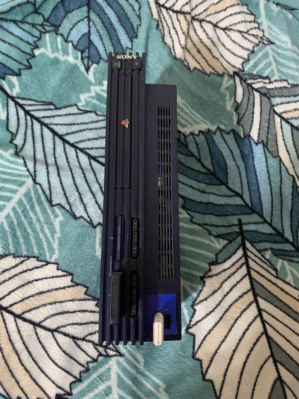 بلي 2 فول نظافه شد والعب كامل الملحقات نقص بس يده
سعر 40 ألف 
***********
كاظميه ساحت عدن
