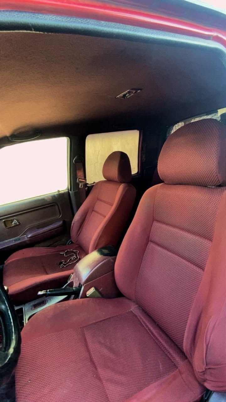 دێر مۆدیل 2012 دو پارچەی سبوخە ١٨٠ هەزار رۆیوە زۆر پاک ماوەتەوە دەعامی لۆ دەعامی بەشەرت ***********
