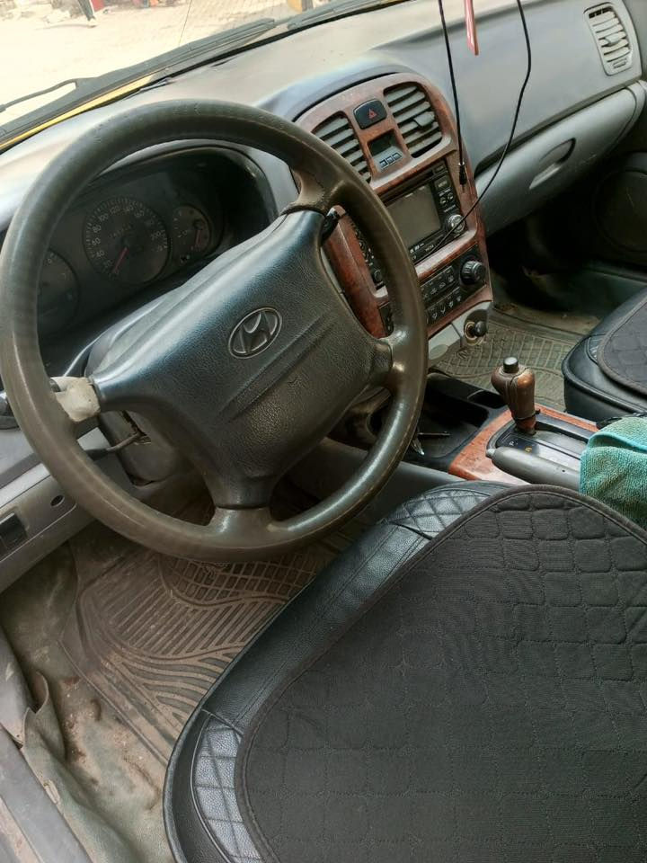 السلام عليكم
سوناتا موديل 2001خصوصي وليس أجره 
رقم بغداد كير ومحرك كورله وبيها نقوصات كما واضح في الصور للاتصال *********** العنوان بغداد الشعب علمن أنا مكلف في النشر
