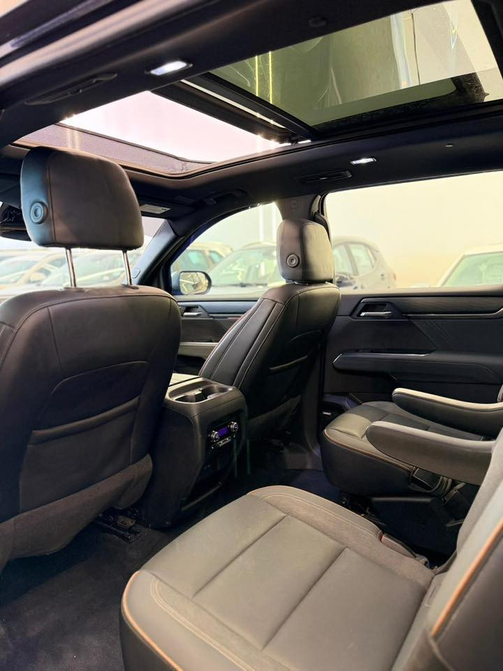 🚘 GMC Acadia AT4 2024
داخل زيتوني 🌿
موديل 2024
✅ كفالة
✅ مغلفة PPF
✅ تقرير غرق مياه أمطار
💰 السعر 35500$
ماشيه 15 الف 
✅ محرك 2.5 تيربو
بقوة 328 حصان وعزم 326 رطل/قدم
✅ قير أوتوماتيك 8 سرعات
✅ دفع رباعي AWD مع نظام Active Torque Control
✅ سحب لغاية 5000 باوند
✅ شاشة وسطية 15 إنج
✅ شاشة عدادات 11 إنج
✅ كامرات 360
✅ أكثر من 15 نظام أمان ومساعدة سائق
✅ رادار + مانع تصادم + تنبيه مسار
✅ نظام Super Cruise المتوفر (سياقة شبه ذاتية)
✅ 7 وضعيات قيادة مختلفة
✅ تعليق AT4 مخصص للأوفرود
✅ ارتفاع أعلى عن الأرض
✅ جنوط 18 إنج مع تايرات All Terrain
✅ فتحة سقف بانوراما
✅ مقاعد جلد كهربائية تبريد وتسخين
✅ نظام Bose الصوتي
✅ باب خلفي كهربائي
✅ صف ثالث واسع

🌿 داخلية AT4 تجي بلون Forest Storm الزيتوني مع لمسات Mahogany المميزة.


**إذا كنت صاحب هذا الإعلان وتريد حذفه لأي سبب، رجاءا أرسل رسالة إلى الدعم الفني**