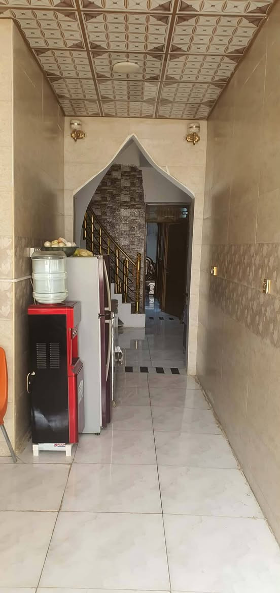 بيت جديد للبيع على طريق السنيه مساحة 250م بناء 2غرف وصاله مطبخ واستقبال وحمام تفاصيل أكثر على رقم *********** واتسب
