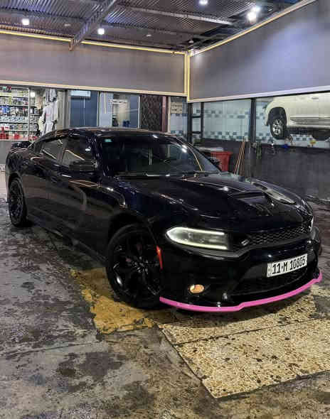 ⸻

🚗 جارجر SXT Plus فول مواصفات / 2020
⚡ فول 1/1

🔵 الحالة:
 • 4 قطع صبغ بدون شاصي
 • ماشية 69,000 ألف فقط
 • بوليش NVN جديد
 • صدر ادامة كاملة جديد
 • منظومة التبريد ادامة كاملة جديدة

🔵 المواصفات:
 • فتحة سقف
 • كشنات ميموري خزن
 • كشنات كهرباء
 • تبريد + تدفئة للكشنات
 • كشنات جلد
 • مثبّت سرعة
 • شاشة CarPlay
 • تحكمات ستيرن
 • تدفئة ستيرن
 • وباقي مواصفات الفول معروفة

🔵 السعر:
190 ورقه وبي مجال قليل

📍 المكان: تقاطع جامع براثا – العطيفية
📞 *********** (واتساب متوفر )
