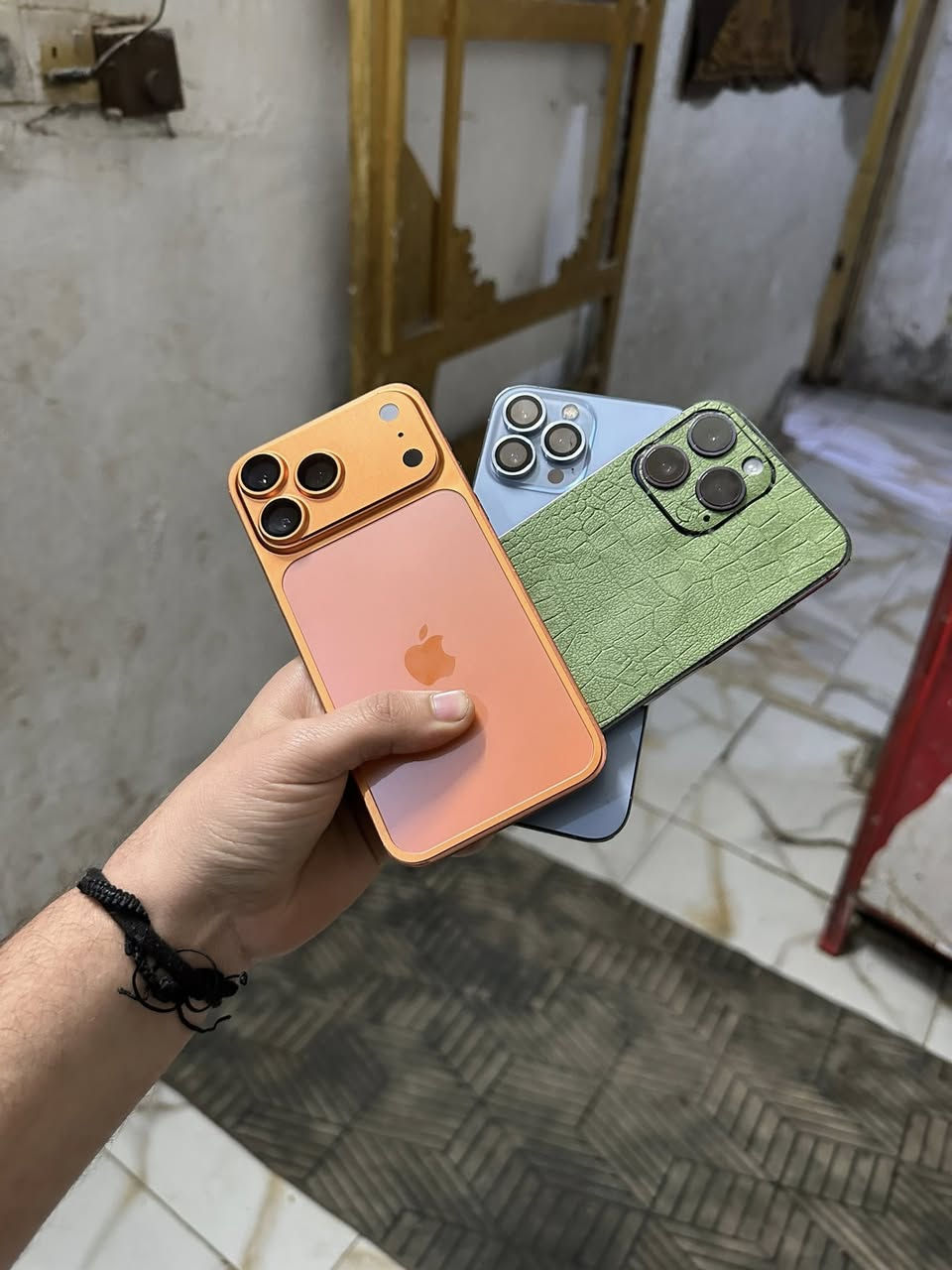 سلام عليكم
اجهزه عدد3للبيع 
الأول 14برو ماكس 
ذاكره256بطاريه 96بلاد
مخليله لزكه مال 17
دبل سيمكرت كله شغال
كامرات✅اتصال✅سيمكرت✅فيس إيدي ✅كله شغال مابي عطل تجي تفحص ع راحتك ودبل سيمكرت
قطعه نضيفه وحلوه تجي تفحص ع راحتك 
شاشه3خيارات مستبدل ألوان الحلوه 
السعر625وبي مجال

الثاني 14برو ماكس
ذاكره256بطاريه100مستبدل
ألون البنفسجي ضهر مفطور ومغلف
ماستر شرق اوسط كله شغال كامرات✅اتصال ✅سيمكرت✅فيس إيدي✅شغالات بدون عطل
شاشه3خيارات مستبدل نوعيه زينه 
السعر525وبي مجال

الثالث 
13برو ماكس
ألون البحري
ذاكره 256بطاريه76
الجهاز كله بلادي فقط كامرا مبدل
الباقي مكفول كله شغل كامرات✅اتصال✅سيمكرت✅فيس إيدي✅وأي فأي شغالات وبلادي كله مامبدل شي بس كامرا 
يرهمن مراوس ويرهمن بيع السعر 500وبي مجال بسيط
مكاني بغداد مدينه الصدر راسل واتساب وتدلل 
رقمي ***********ر
