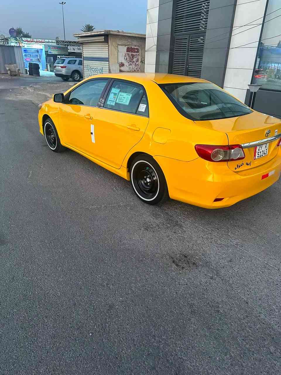 السلام عليكم عندي كورلا للبيع موديل ٢٠١٣ رقم واسط دولي الجديد بسمي هيئة مصفرة سنوية ٣٠ هزة جديد مكينة كير جدد  تخم تاير صدر امامي خلفي جديد حادث سيارة جاملغ خلفي وخشم جاملغ لأمامي شواصي حوض كفالة تبريد شاشة سيارة مابيها نقص السعر ٩٠ وبيها مجال بسيط موبايل ***********  *********** عنوان بغداد
