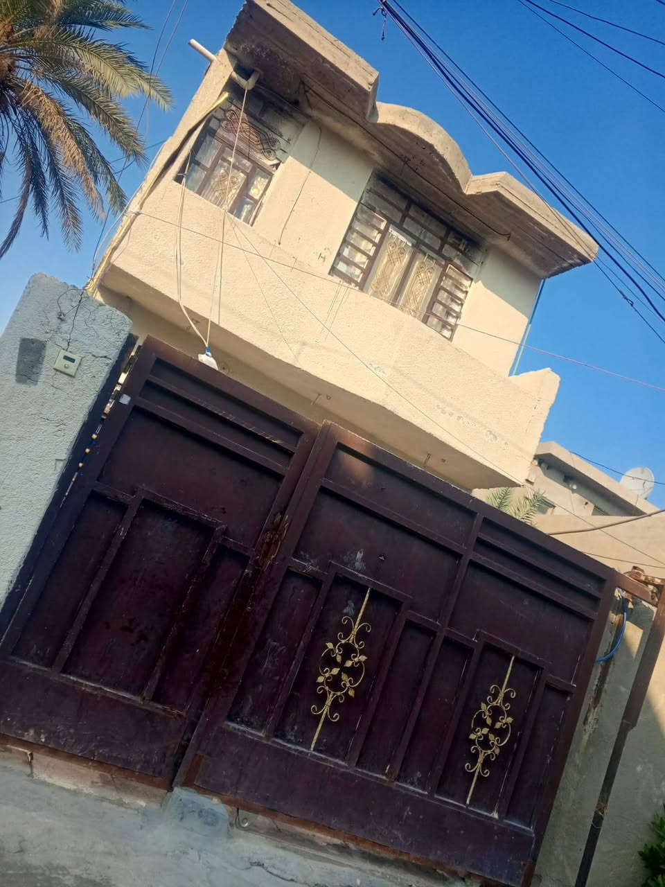 سلام عليكم. متاح بيت مساحة 120 متر. واجهة 5نزال 21  مناصفه. زراعي سند 25. +متوفر ماء مجاري كهرباء تبليط. عنوان كميرة. قرب صيدلية كميرة.  قرب السوق التجاري مقابيل مجمع المسك. فرع اسواق عم عم.
سعر 105 وبي مجال

***********
