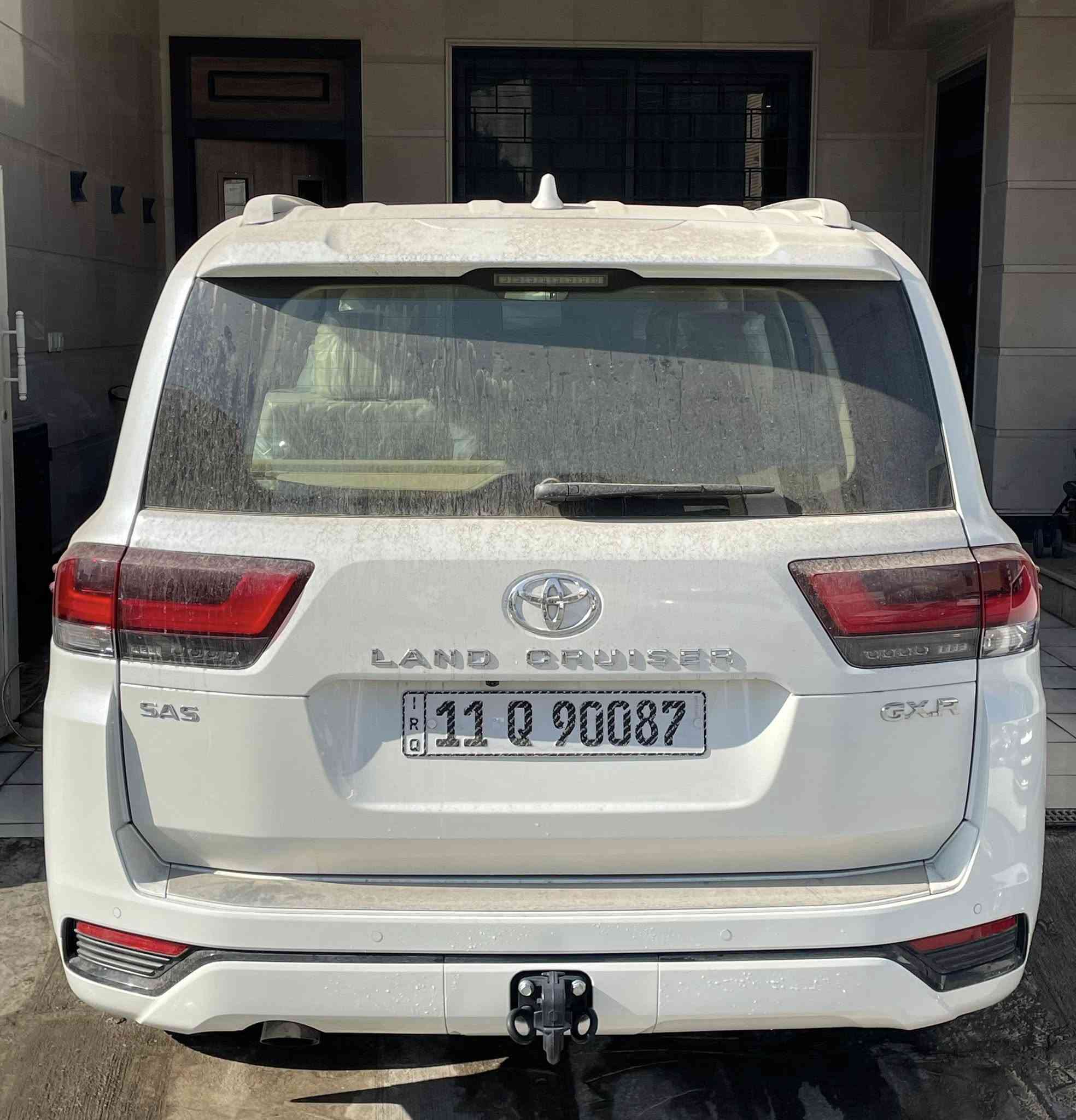 السلام عليكم لاندكروز 2025 (ساز)ضمان زيرو سيارة
ماشية 1700 كيلو
مكفولة كفالة عامة
 مرقم بغداد باسمي 
رقم شبه مميز 
مواصفات GXR V6 محرك 4000 تنفس طبيعي
فول فتحة بصمة صندوق كهرباء 3 شاشات كامره خلفية
مكاني بغداد المنصور الاميرات 
السعر 737 ورقة 
73700$
اي استفسار خاص او اتصال ***********
