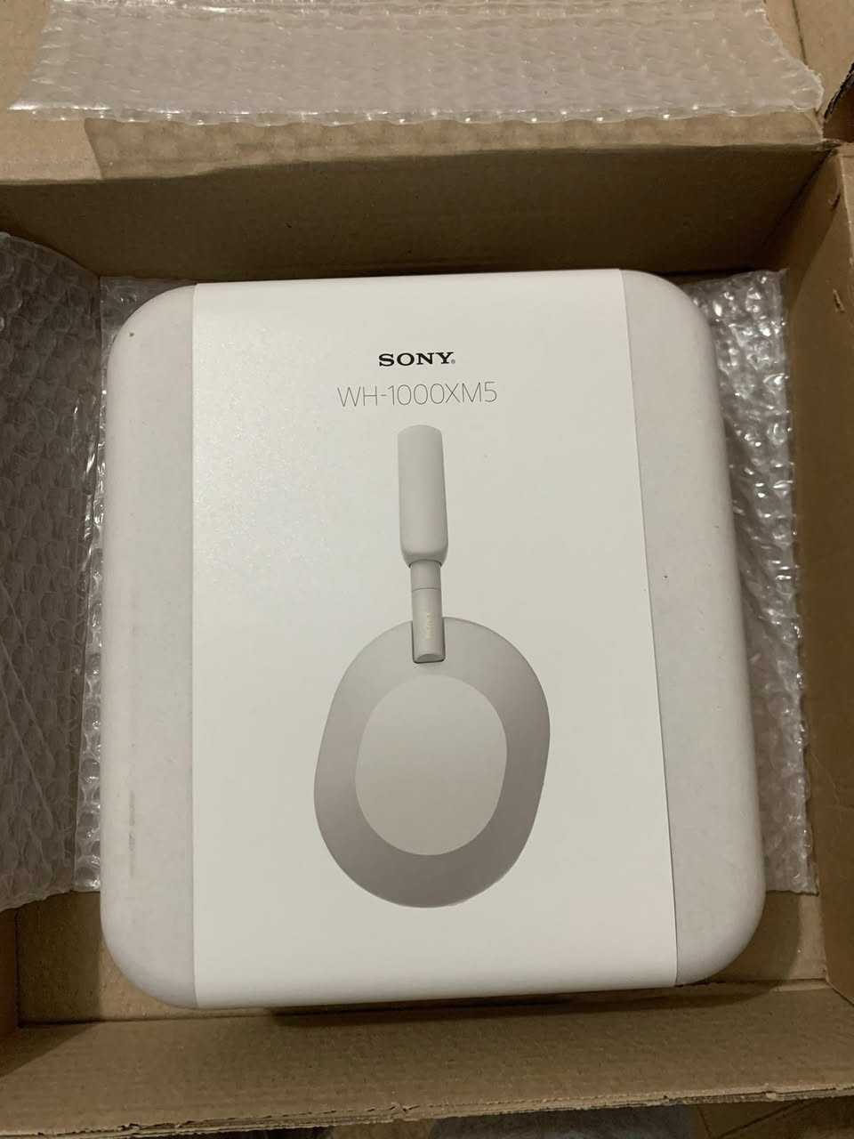 السلام عليكم
سماعات سوني WH-1000XM5 اريد ابيعها 
مستعملها جدا قليل جنت استخدامها اوقات السفر 
ماخذها من تركيا من مكتبة D&R ومخلي فاتورة الشراء موضح بي تاريخ الشراء 
تم التعديل على فاتورة الشراء حتى بس اخفي العنوان ورقم الهوية والتفاصيل الشخصية 
ملاحظة: الضمان ع السماعات جان سنتين من الشركة لكن انتهت فترة الضمان 
السماعات جدا نظيفة 
بطارية بصراحة كلش اطول ولا اذكر اخر مرة شاحنها وما تفقد شحن ابد 
السعر المطلوب 250,000 بيها مجال بسيط


**إذا كنت صاحب هذا الإعلان وتريد حذفه لأي سبب، رجاءا أرسل رسالة إلى الدعم الفني**