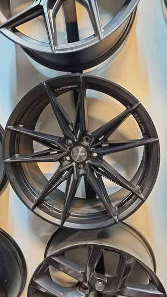 السلام عليكم 
ويلات حجم ٢٠ رياضيه 
تو سايز فورجد 
ينشد جارجر و جالنجر موستانك 
احمد ورمزي شارع فلسطين 
احمد ورمزي مجمع المشن 
***********
***********
***********
