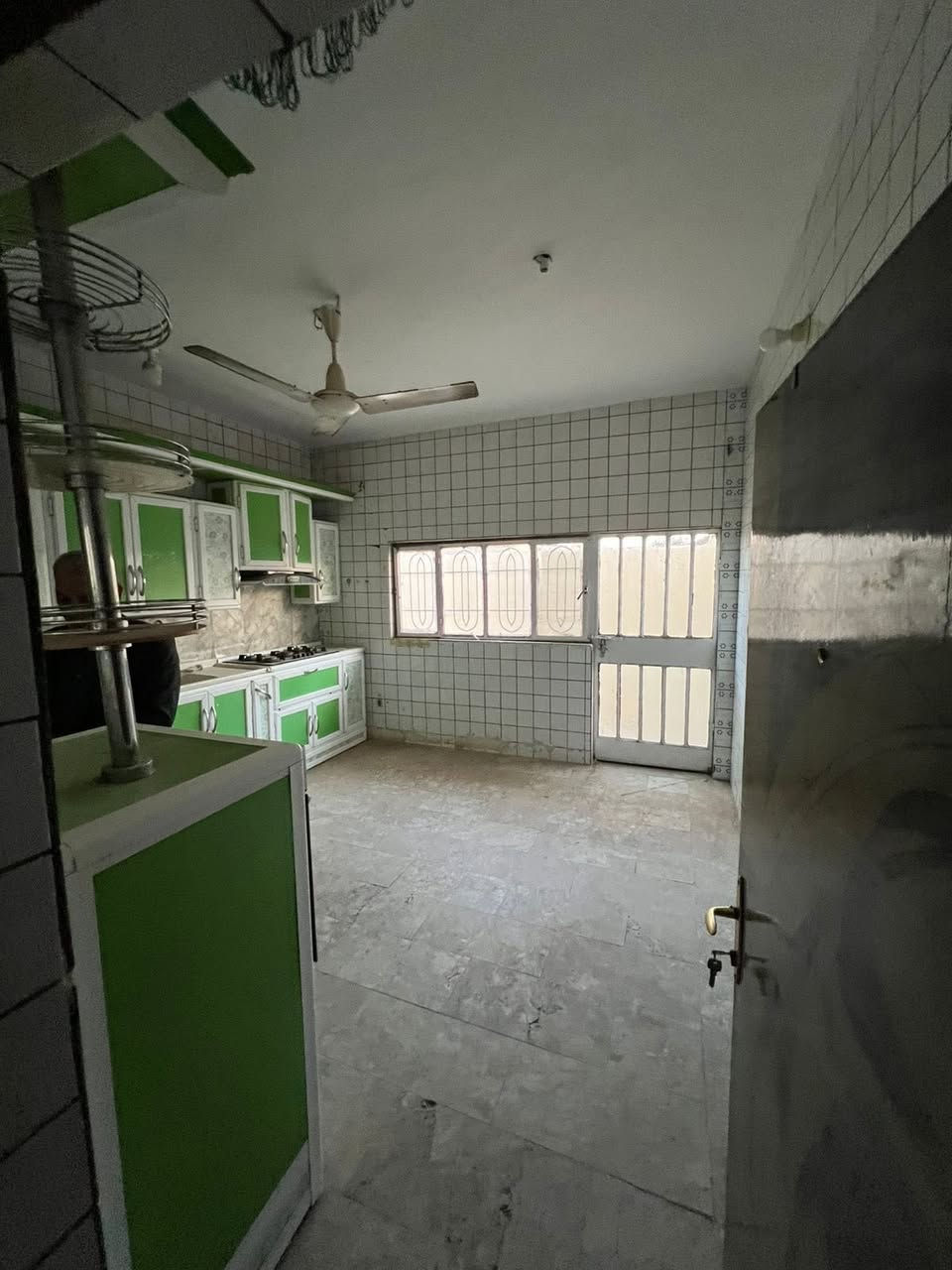 بيت للبيع 🛑طابو صرف ام العصافير ركن 

البناء👷🏻‍♂️كونكريت مسلح
المساحة 📐m186

البيت يتكون من:

-استقبال 
-صالة
-غرف عدد(2)
-مطبخ 
-صحيات داخليه
-صحيات خارجية 

السعر 💰120 وبي مجال بسيط يرهم نقد ويرهم مبادره 

📞 للاستفسار والتواصل: يمكنكم المراسلة عبر الخاص، أو الاتصال/واتساب على الأرقام التالية: 👤 أستاذ حسين: *********** 👤 أستاذ مثنى: ***********

📍 عنوان المكتب: نزلة الجسر - من جهة الجربوعية - مقابل مجمع صادق آل مطشر. ✨ مستعدون لعرض كافة عقاراتكم وتسويقها بأفضل صورة.
