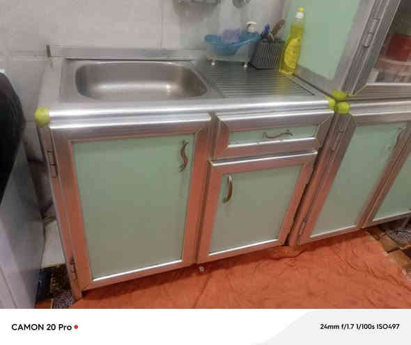 كاونتر و السنك ثلاث أمتار ونص للبيع نظيف جدا مابه أي اضرار السعر 350 وبه مجال قليل المكان واسط صويرة للاستفسار ***********
