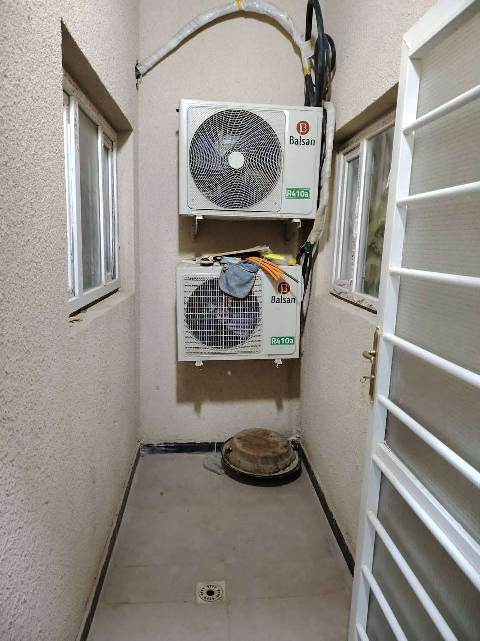 دار للبيع
دار للبيع
مجمع الدوح السكني القريه الايطاليه ركن 
مساحه ٢١٠ بناء٢٣ 
يتكون من غرفتين وصاله وبراني ومطبخ وصحيات داخليه وخارجيه
 مطلوب للمصرف العقاري تقريبا ١٠٧
القصد الشهري 540


**إذا كنت صاحب هذا الإعلان وتريد حذفه لأي سبب، رجاءا أرسل رسالة إلى الدعم الفني**