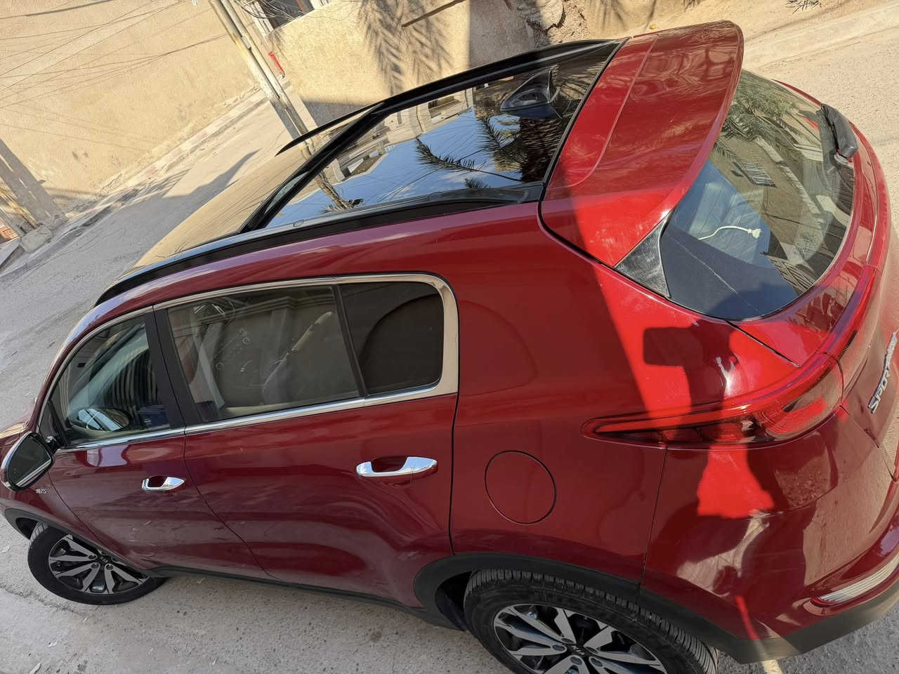 سلام وعليكم للبيع
سبورتج 2018 EX وارد امريكي بدون صبغ فقط بارد بلجاملغ 
الخلفي ضرر بسيط جداً
محرك 2400gdi
لون احمر 
مواصفات السيارة
بصمه
بانوراما
كشنات جلد اسود
تحكم كشن كهربائي
تدفئه كشن
تدفئه ستيرن
رادار جانبي
وبقيه مواصفات الفول معروفه
محرك كير كفاله
صور الحادث موضحه بلمنشور
السياره كاملة بدون نقص واني مستوردها على ايدي طبت ماشيه 4 الف حالياً ماشيه 71 الف مايل
السعر 175 وبيها مجال
***********
بغداد الدورة
