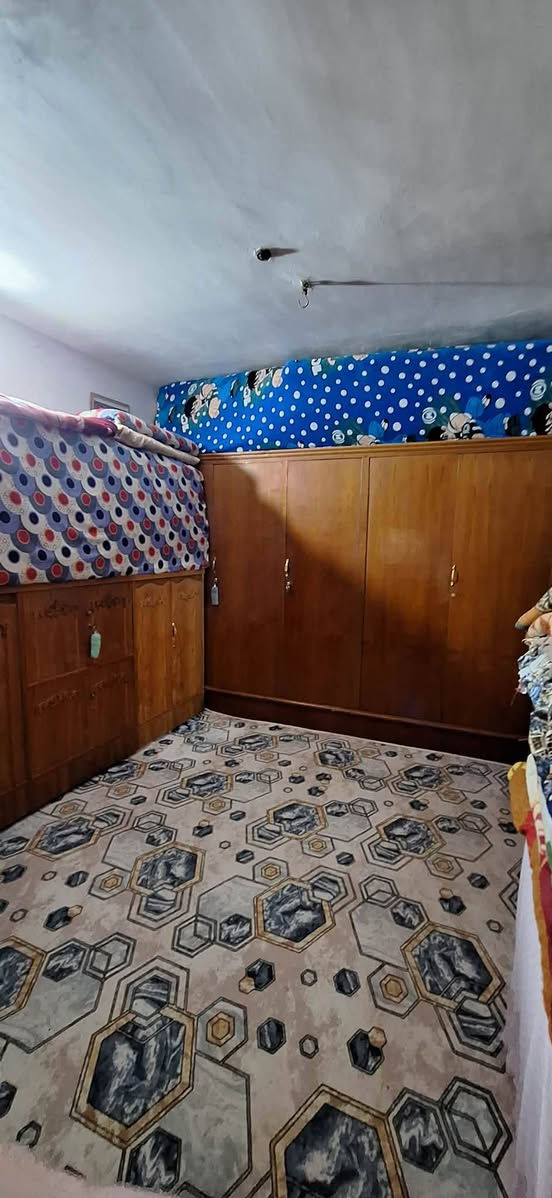 السلام عليكم بيتين للبيع البيت الاول  طابو صرف بنيان قديم والبيت الثاني بنيان حديث   وموقعهن بالدور
استفسار اتصال عله رقم***********
