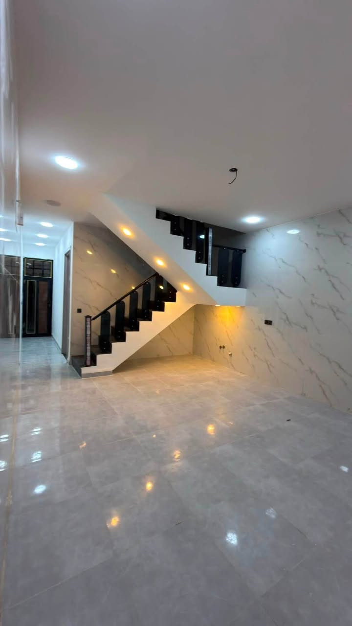 خمس غرف نوم اضلع منفصله 100 متر

حي الجهاد مربع الاساتذة خلف ٤ شوارع 🏠
يحتوي كل دار على مدخلين صاله 👇🏿

ومطبخ منور حمام 🛁 وغرفه نوم 😴 
في الطابق الأرضي 

الطابق الثاني 👍🫵

يحتوي على ثلاث غرف نوم 🛌 

وخدمات مشترك من ضمن الغرف سويت 

للاستفسار  الاتصال أو 
واتساب على الرقم ***********5 
مكتب حمورابي
