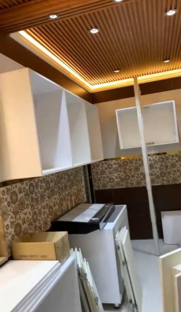 سلام عليكم
دار للبيع
حي الفرات مدخل جامعه المشرق على نفس الخدمي  مقابيل سياج المطار بناء نظيف مساحه ١٢٥ متر واجهه ٦ اله ربع مدخلين للبيت يحتوي على ٣ غرف نوم سويت استقبال وهول ومطبخ وصحيات عدد ٢ ارضى وطابق ثاني
مناور عدد ٢ واجهه مرمر الدار غير مسكون حاليا استلام مباشر من المالك تفاصيل أكثر صور البيت اتصل *********** متوفر واتساب السعر مناسب انشالله 
بدون زحمه ماريد دلال ويعرضه يمة بيع مباشر بدون وساطه مع احترامي للجميع
