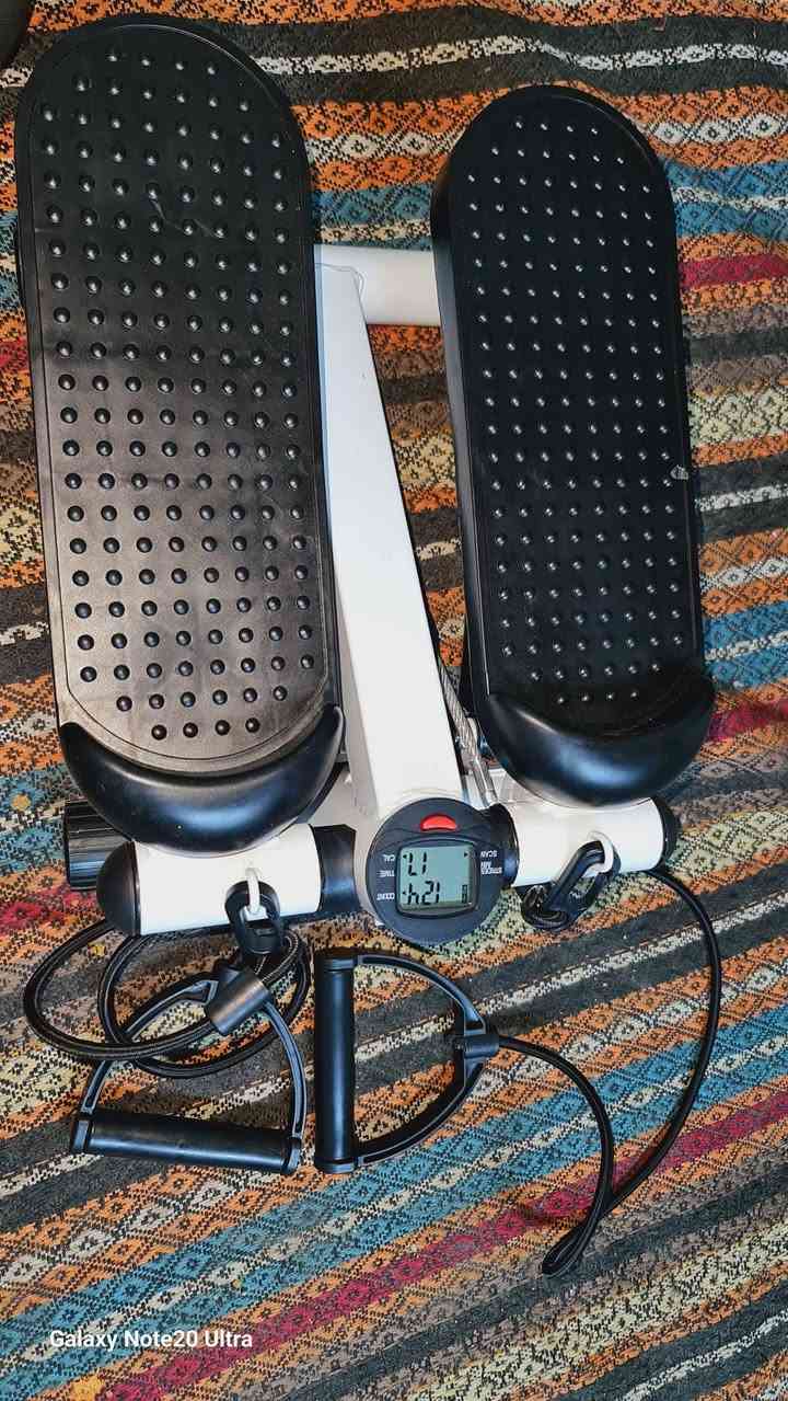 متوفر 
جهاز رياضي شامل لتمارين اليد والرجل البطن 
***********
