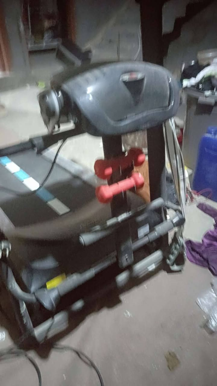 سلام عليكم  هاذا جهاز جري من نوعيت السبورت اصلي ضخم لحجم جايبته ب 7ورقات ابيعه ب6وبي مجال  ***********
