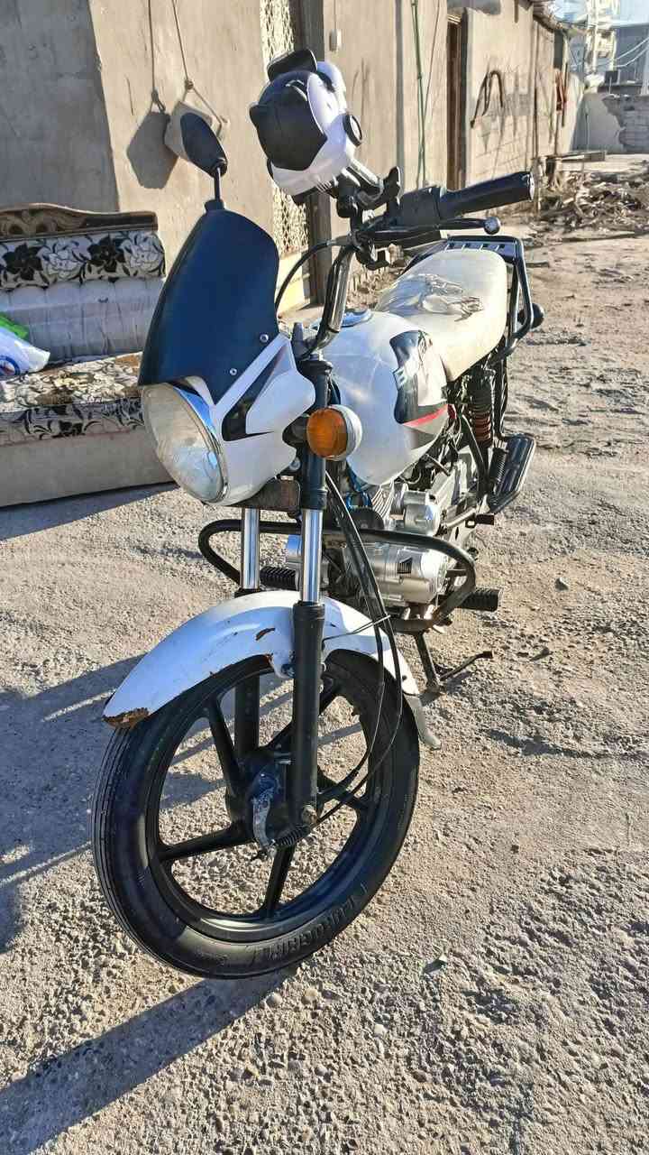للبيع دراجه بوكسر  موديل 2022 بهيه محرك مبدل سوته  جديد وياه المحرك مالتهه بس محرك  قديم يرادله بس تجفيت   دراجه رقم وسنويه. راعيه يرد تحويل وتجي وشوفه عنوان الطويسه قرب الجسر الحمر رقم*********** وتساب الي ريدخابرسعرمليون 500 بيه مجل
