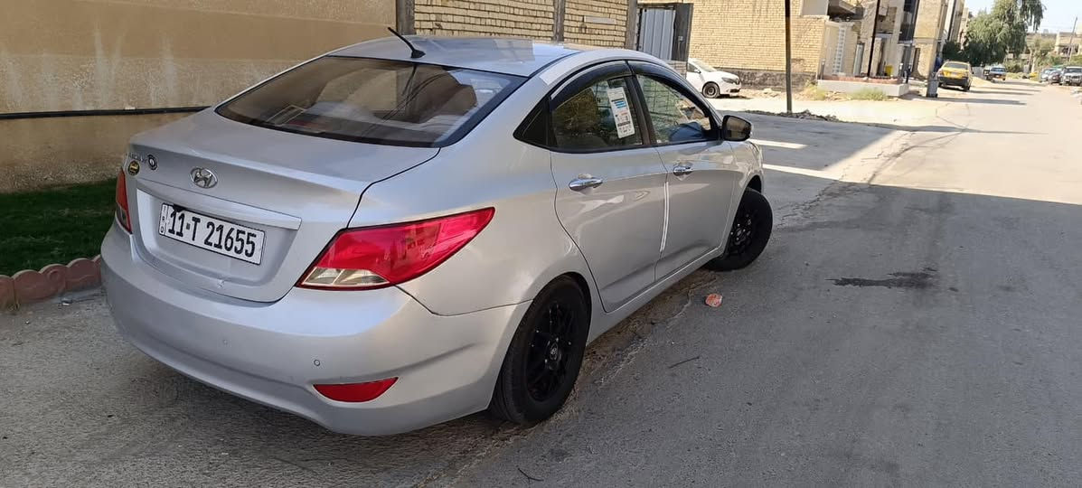 السلام عليكم
اكسنت 2015     مكينه 1400
رقم بغداد باسمي
بيها قطعتين صبغ جاملغات خلفيه والدواسات صبغ
اي نقص مابيها من صدر وتبريد وتخم تاير
بيها تخم ويل كب
كامره شاشه
تحكمات جهتين
اشاير بالمري
حساسات

مكاني بغداد الحريه

***********
