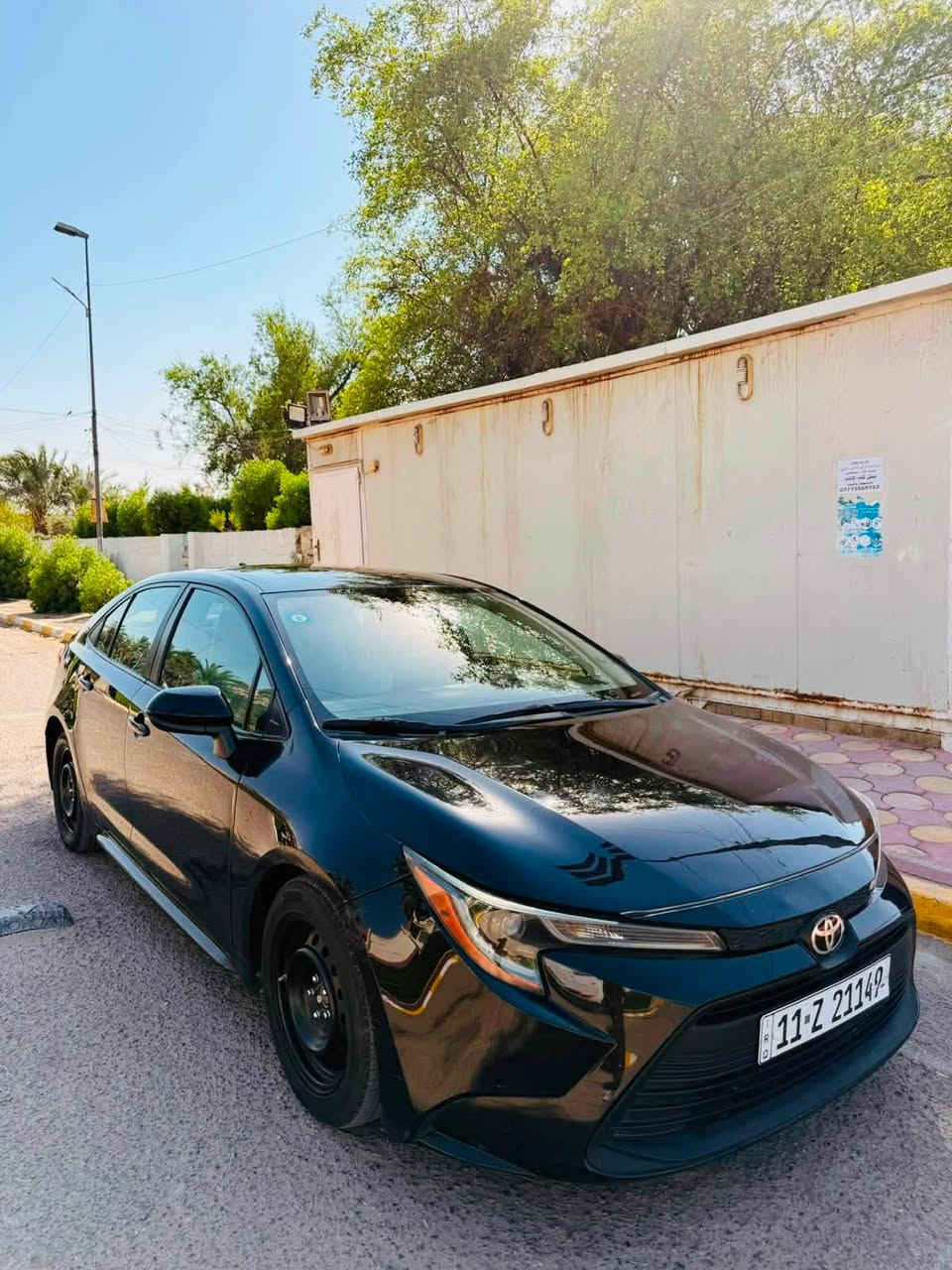 السلام عليكم 
كورلا 2023
رقم بغداد تحويل مباشر 
السعر 123 وبيها مجال 
محرك 2000 كفالة والكير كفالة 
بصمه سايد بريك دكمه سياره SE
سياره جديده وحلوه تراي ناعم اي نقص مابيها
حادث جاملغ وبنيد 
الصور الحادث داخل المنشور 
العنوان بغداد 
الاستفسار ***********
