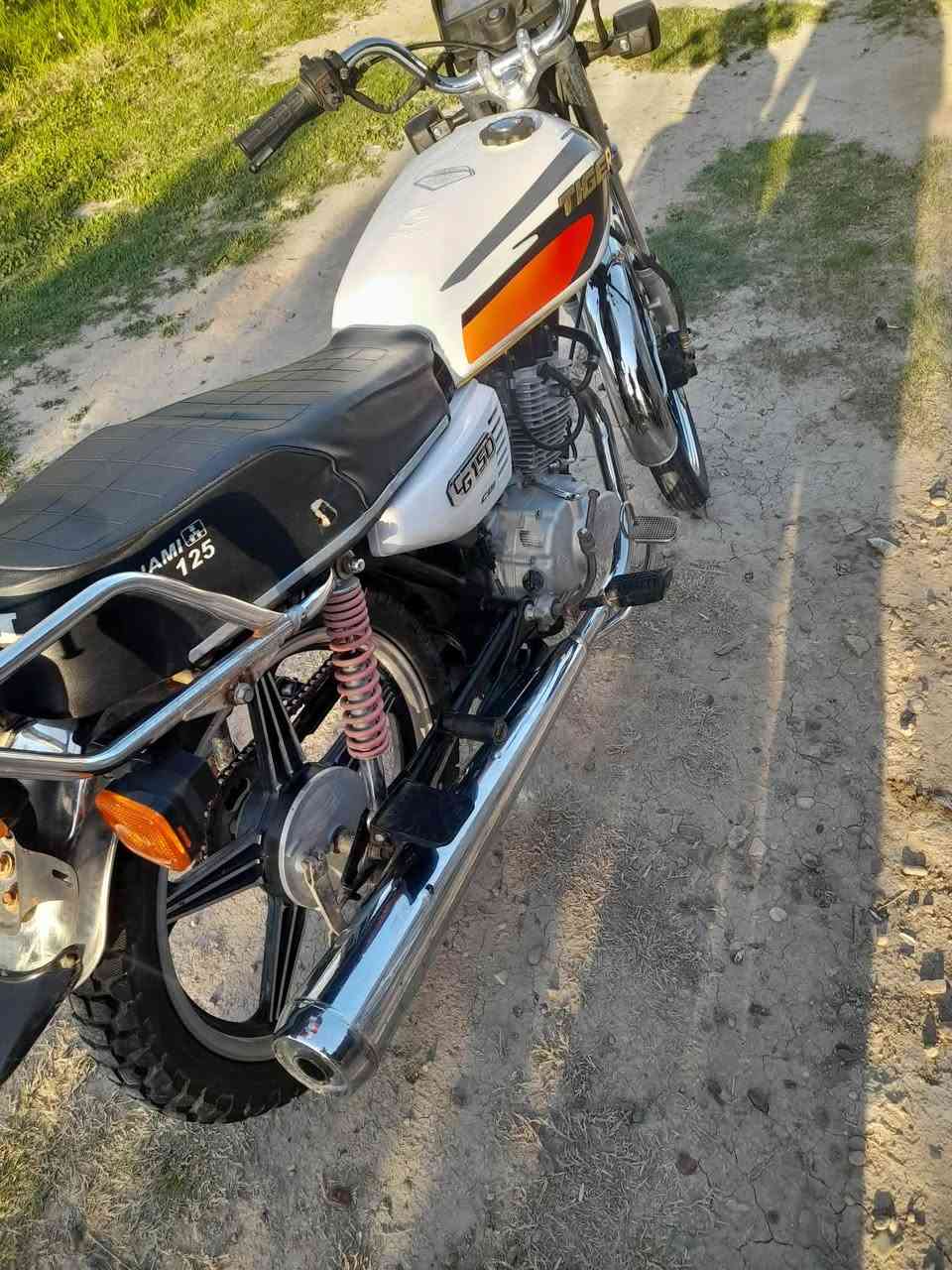 سلام عليكم دراجه سيفان 5 كير موديل 20 دراجه نضيفه خير من الله السعر 400 وبيها مجال الشراي ايخابرني واني خادم اله ***********
