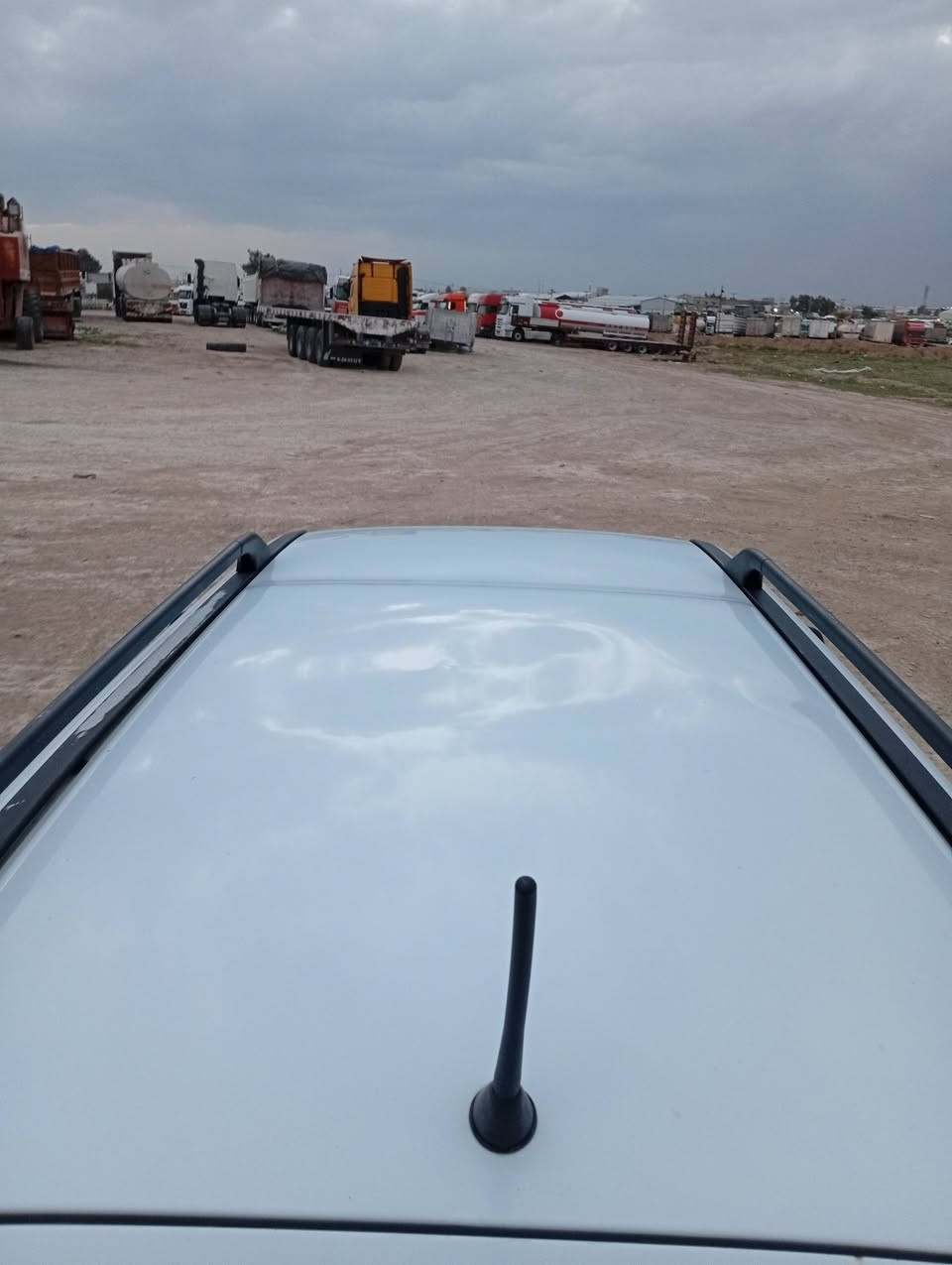 سلام عليكم استره للبيع موديل 1993السياره كفاله عامه بس جاملغ وراه السايق بي صبغ و معجون والباقي كله شرط صبغ بلادي السياره تبريد محرك و كير بل شرط شرط التحويل الشراي يتصل ***********
