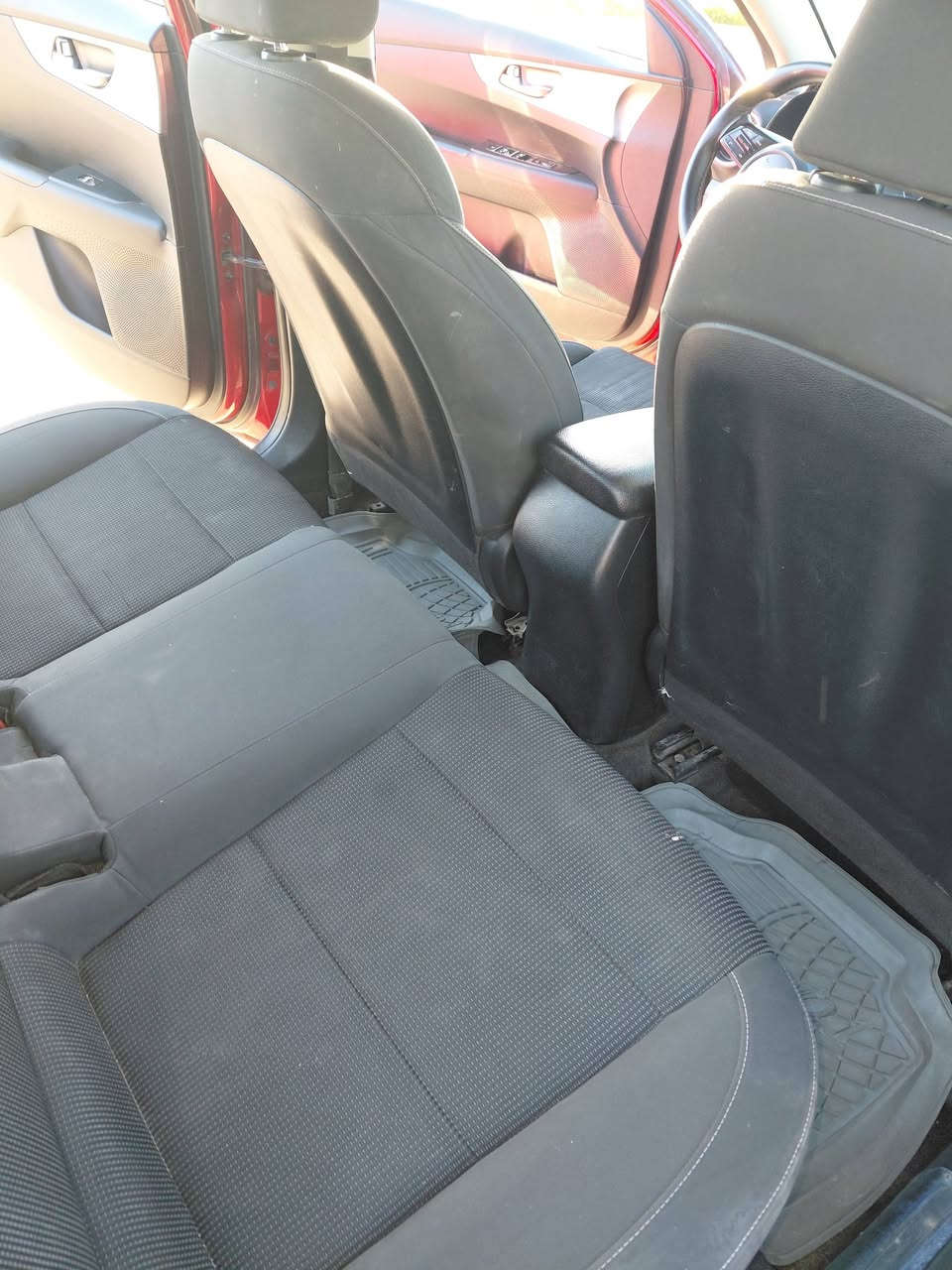 السلام عليكم 
سيراتو ١٩ 
ماشيه ٩٣ 
كير مكينه تبريد كفاله 
سعرها ١٤٥$ مكانها الحريه او العطيفيه ***********
وباقي تفاصيل بل صور سونرها موجود
