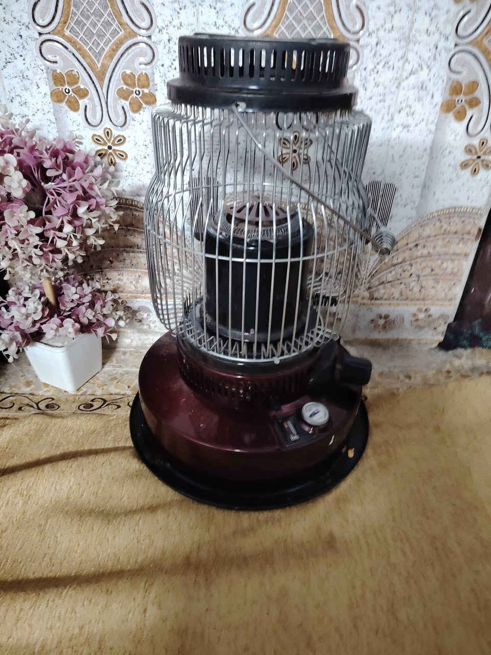 صوبه حديدهمستعمله شي قليل الكرتون موجود اب شرط نضيفه السعر ٤٥ الاستفسار على *********** وكورك ***********
