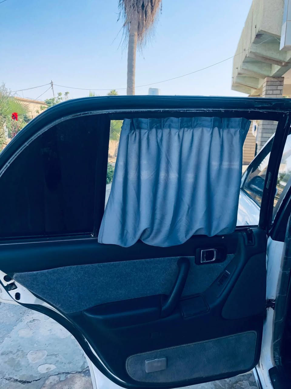 سلام عليكم ارنب يسار اصلي للبيع موديل 93 محرك 3000 صبغ جماليه بدون ضرر تدفئه وتبريد كهربائيات كلها شقاله السعر 75 وبيها مجال شي قليل ارقم *********** مكاني صلاح الدين قضاء بيجي
